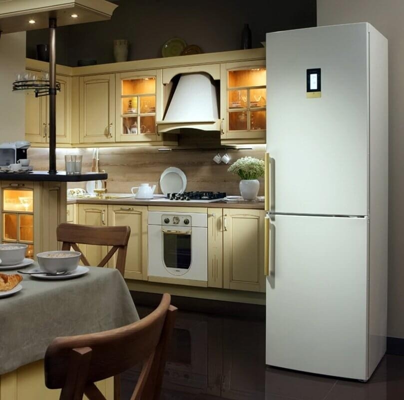 Холодильник в интерьере кухни +75 фото и рекомендации по выбору