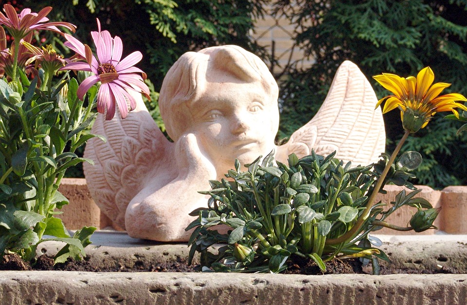 Садовые скульптуры - особый прием декорирования сада