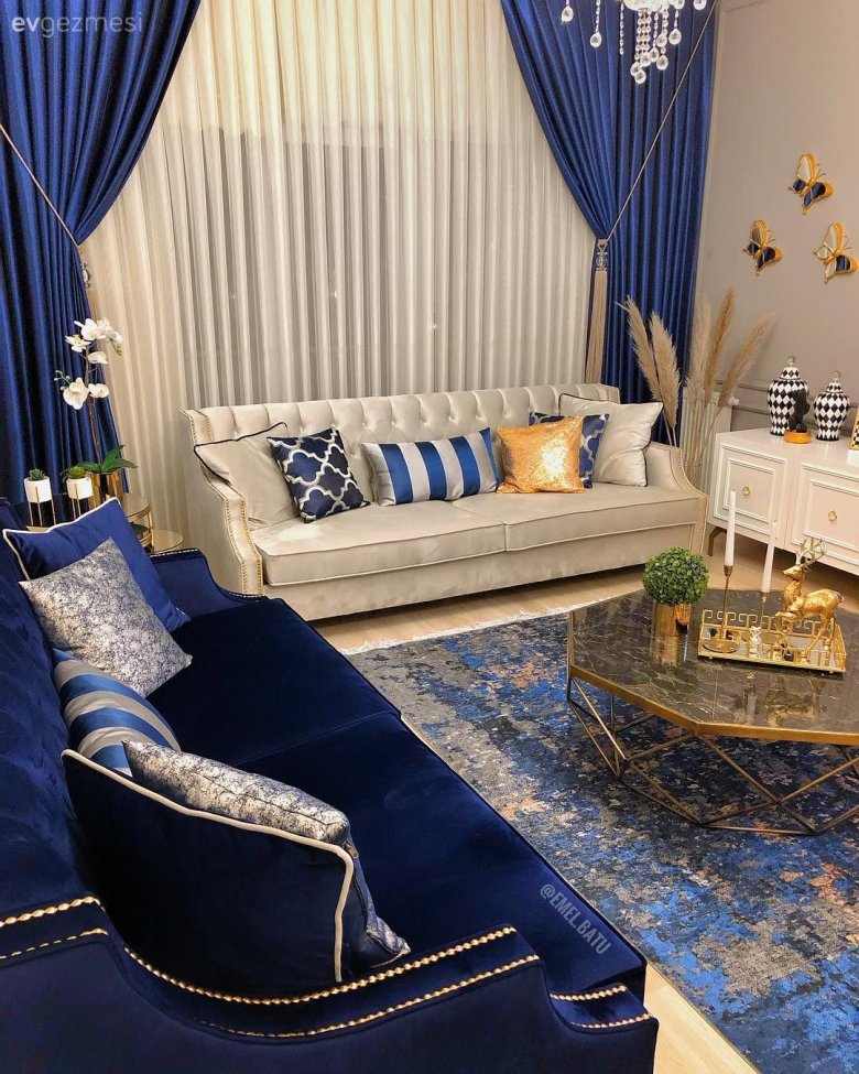 Синие шторы в интерьере спальни, гостиной, кухни с фото