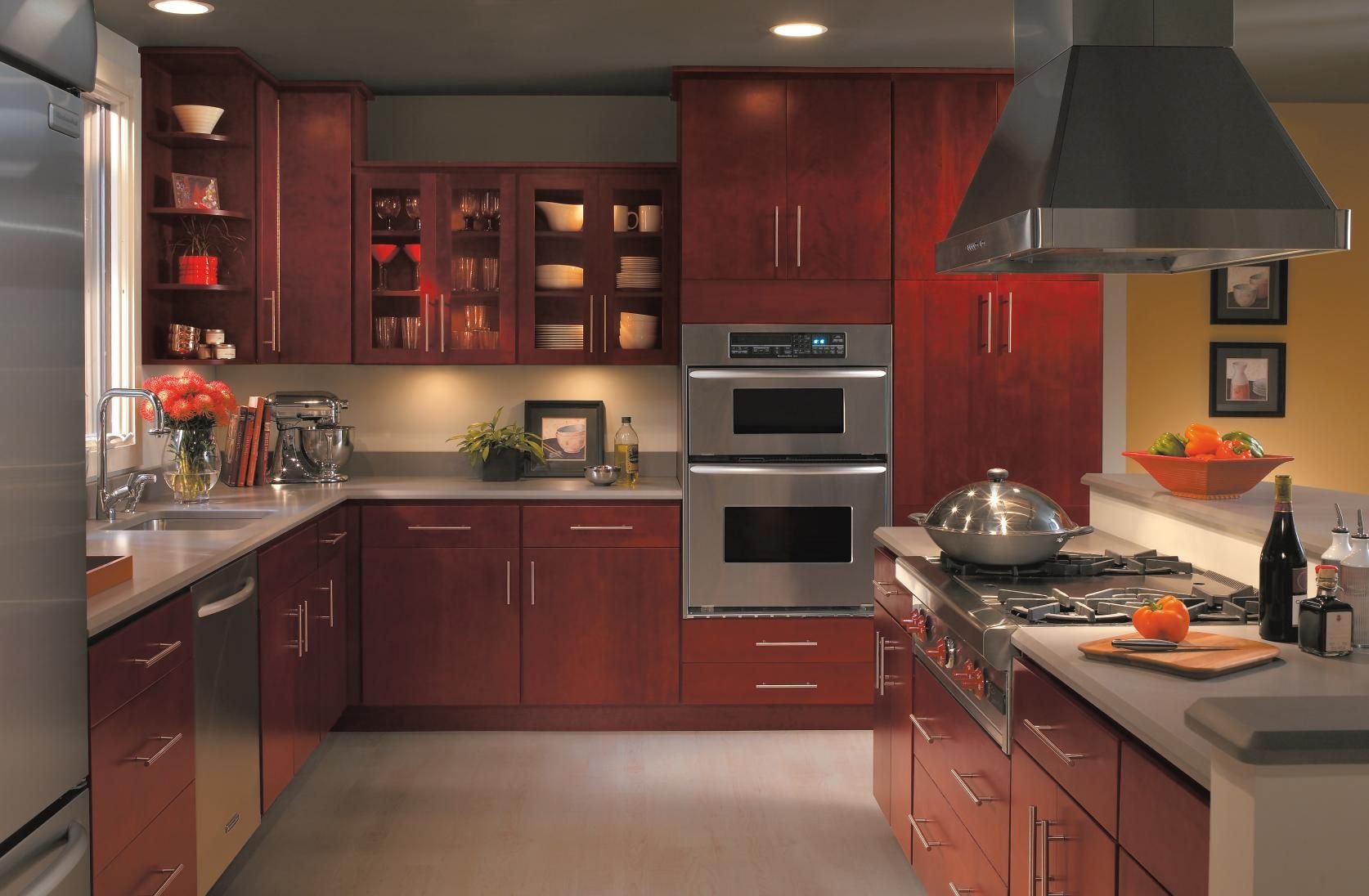 Бордовая кухня: фото идей дизайна интерьера и гарнитура, цвета-компаньоны, выбор обоев