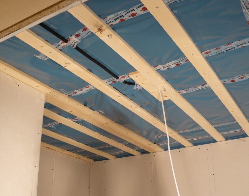 Как обшить гипсокартоном потолок в деревянном доме