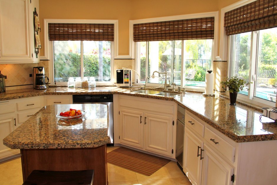 Оформление окна на кухне (75+ фото): 5 вариантов дизайна окна