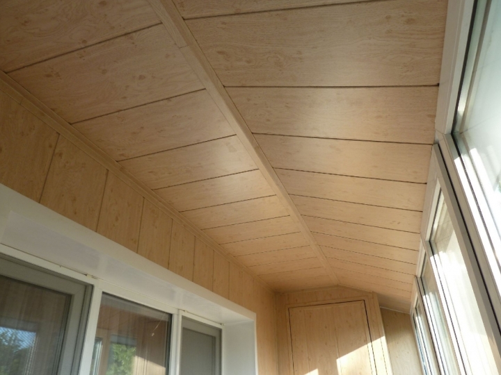 Пластиковые панели для потолка вашего балкона или лоджии