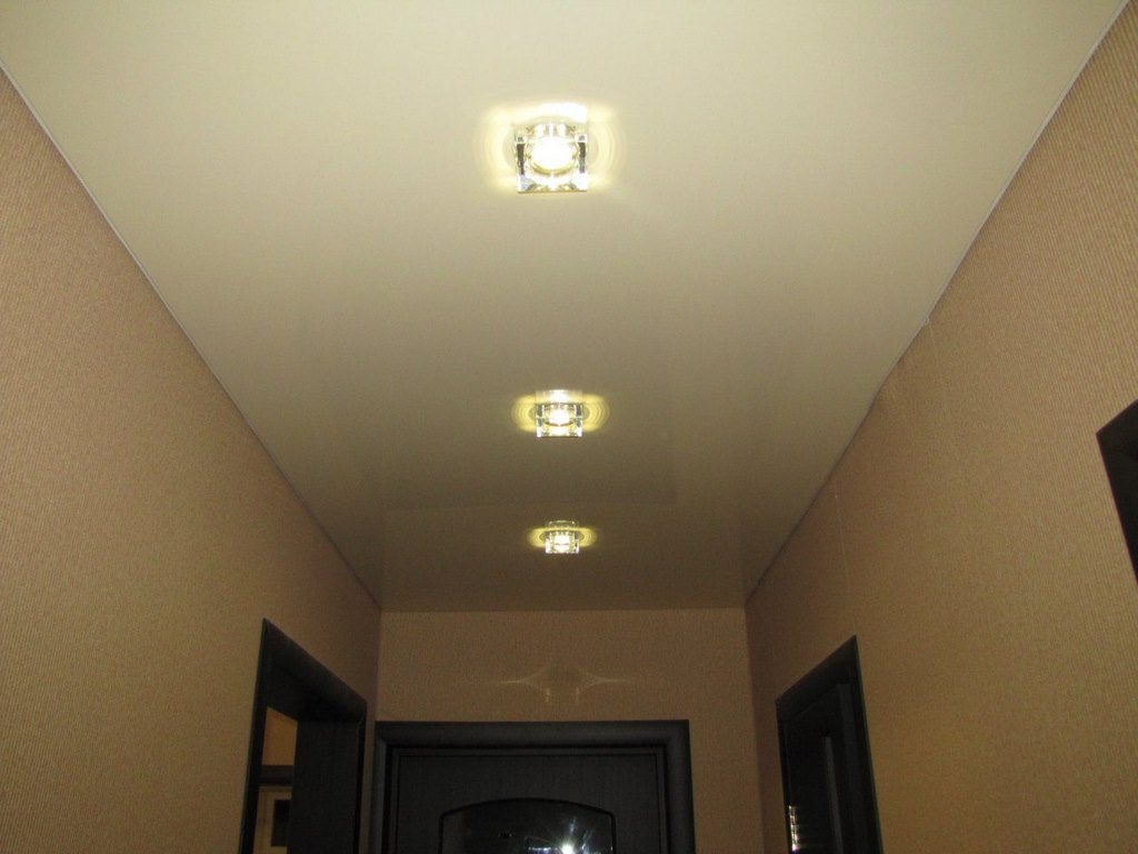 Светильники в прихожей: какие потолочные люстры или другие приборы лучше выбрать, видео и фото