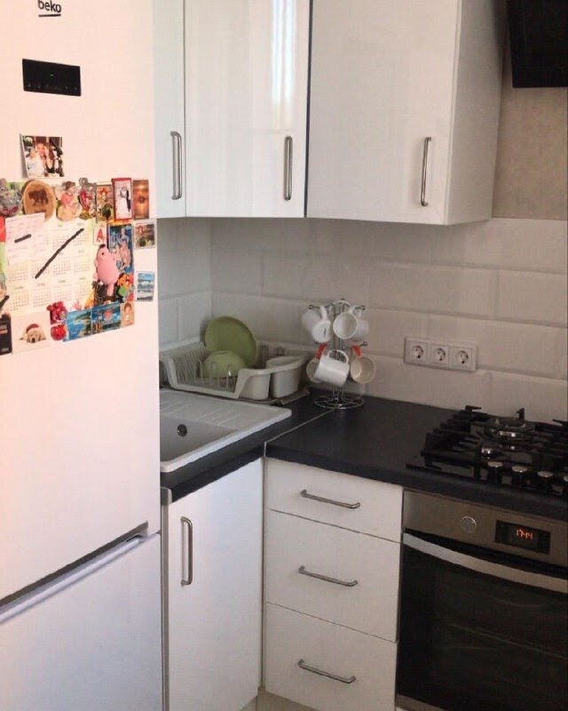 Дизайн кухни 6 кв м: планировка с холодильником, газовой плитой и стиральной машинкой, угловой интерьер
 - 31 фото