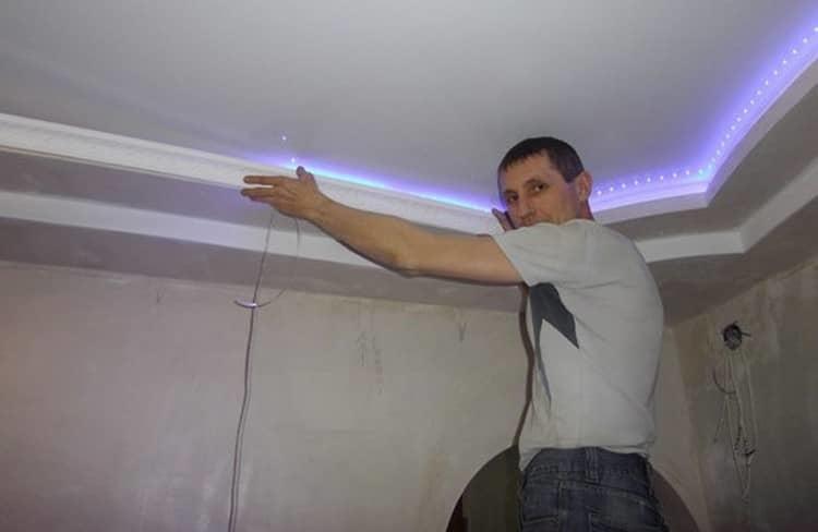 Подсветка потолка светодиодной лентой под плинтусом: сияющая рамка без затрат и хлопот