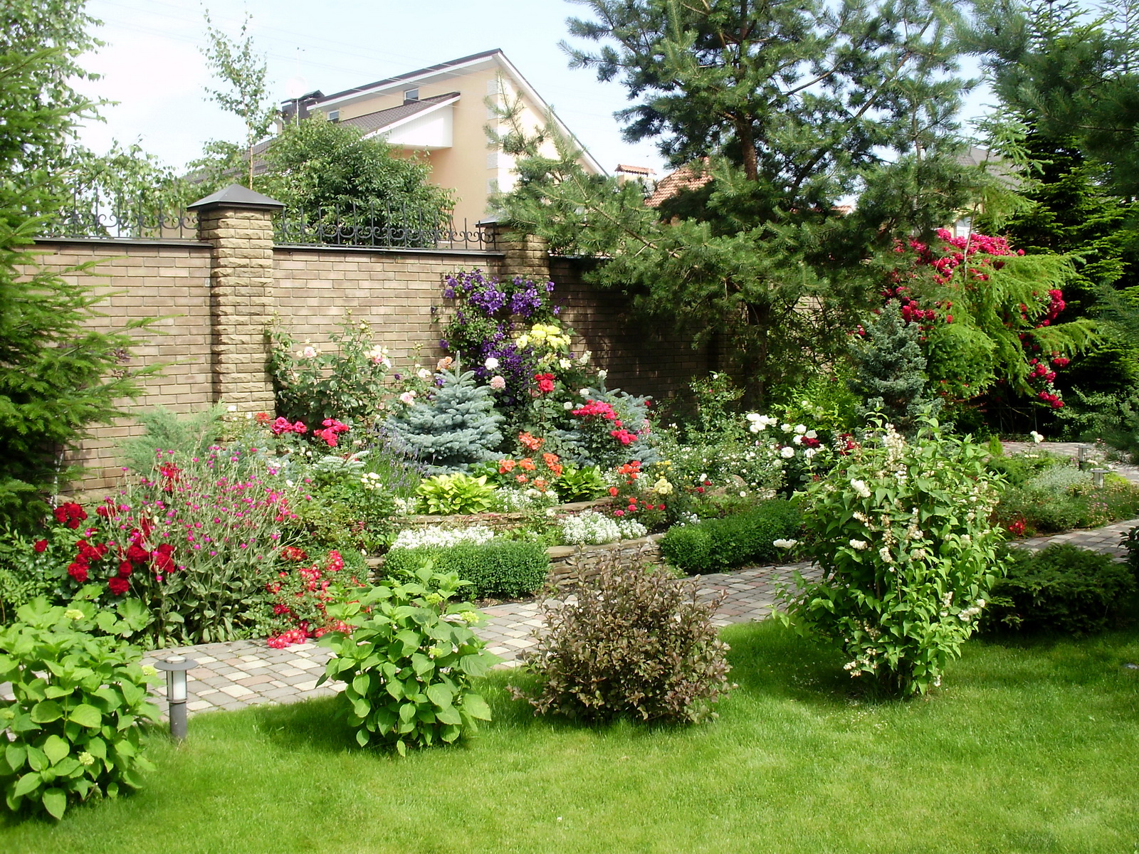 Красивый ландшафтный дизайн сада для частного дома