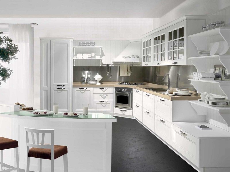 Особенности белых кухонь: один шаг от простоты до роскоши в интерьере