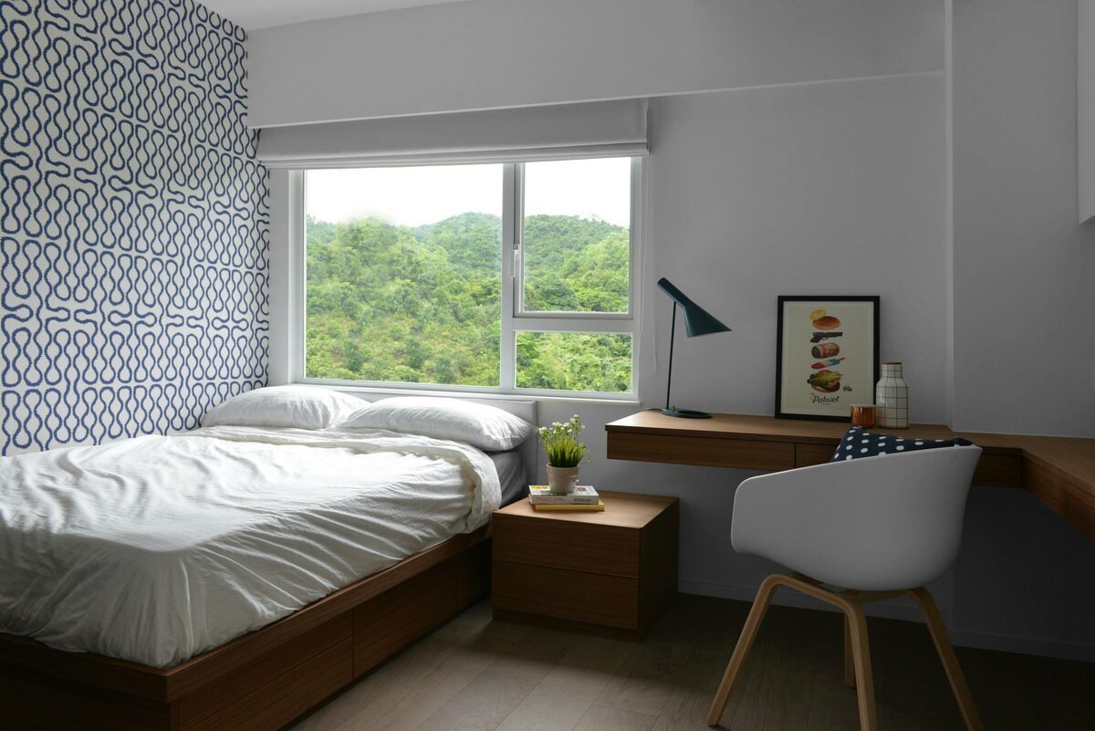 Кровать у окна в спальне: дизайн, 5 рекомендаций и 7 ошибок размещения  | дневники ремонта obustroeno.club