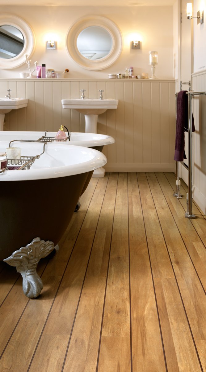 Какое напольное покрытие выбрать для ванной комнаты в деревянном доме