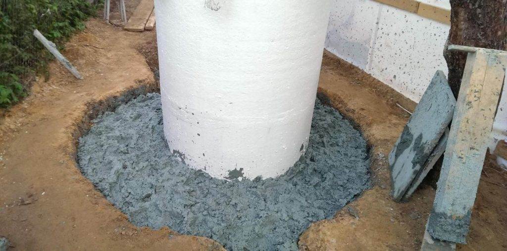 Как сделать глиняный замок для колодца из бетонных колец