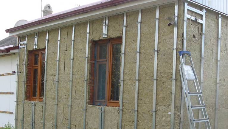 Утепление деревянного дома снаружи минватой под сайдинг: инструкция своими руками