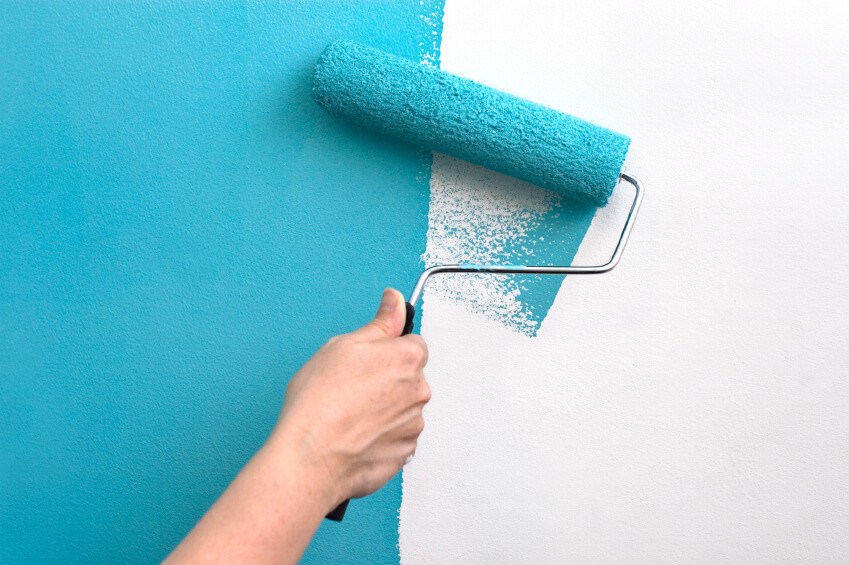 Оклеивание стен обоями после покраски водоэмульсионкой: можно или нет