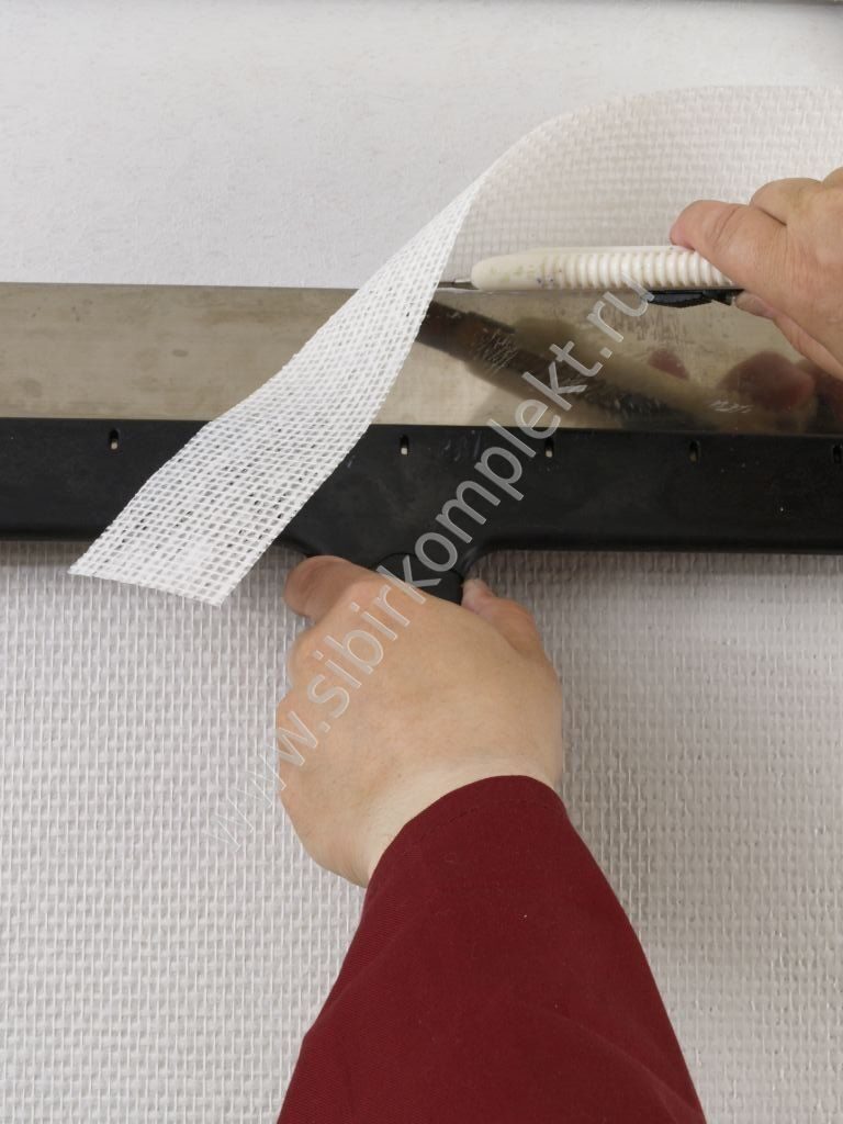 Как клеить стеклохолст на потолок?