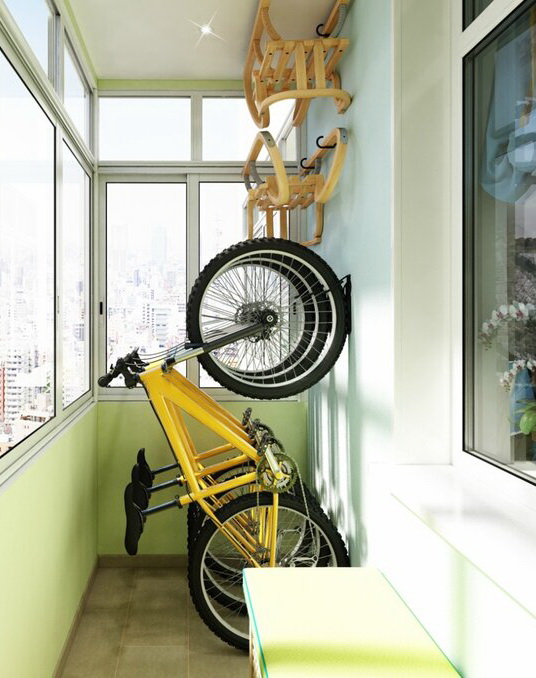 Как хранить велосипед зимой на балконе: правила хранения и способы размещения