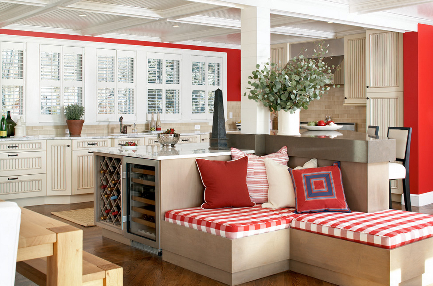 Планировка кухни с диваном (120 фото идей): варианты функционального дизайна и советы по выбору места размещения