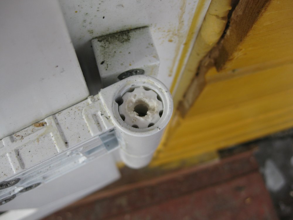 Демонтаж пластиковой двери на балкон своими руками