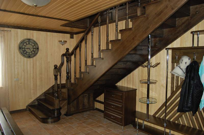 Качественные и недорогие лестницы на второй этаж для дачи: 7 преимуществ