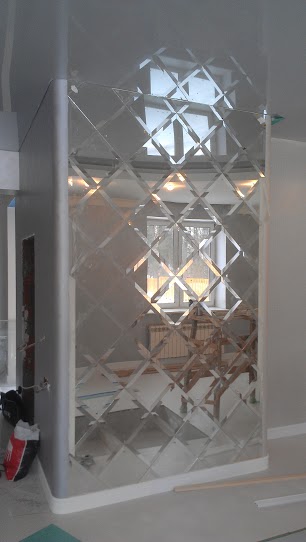 Зеркальная мозаика в интерьере: примеры дизайна, формы плитки, варианты отделки