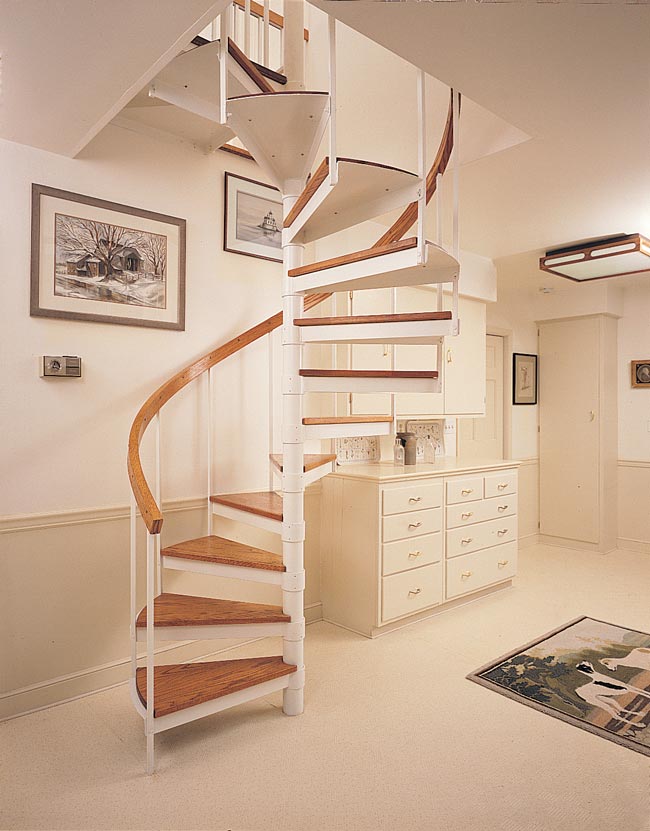 Планировка домов и частных коттеджей с двумя этажами и удобной лестницей 
 - 23 фото