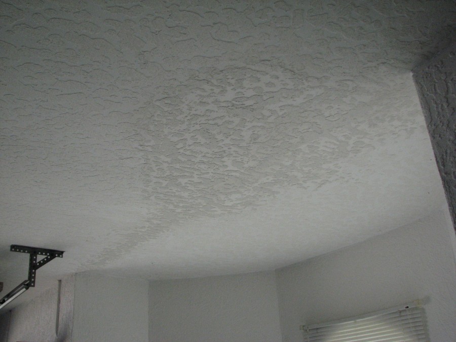 Натяжной потолок в зале: современные навесные потолки в гостиную с подсветкой
 - 39 фото
