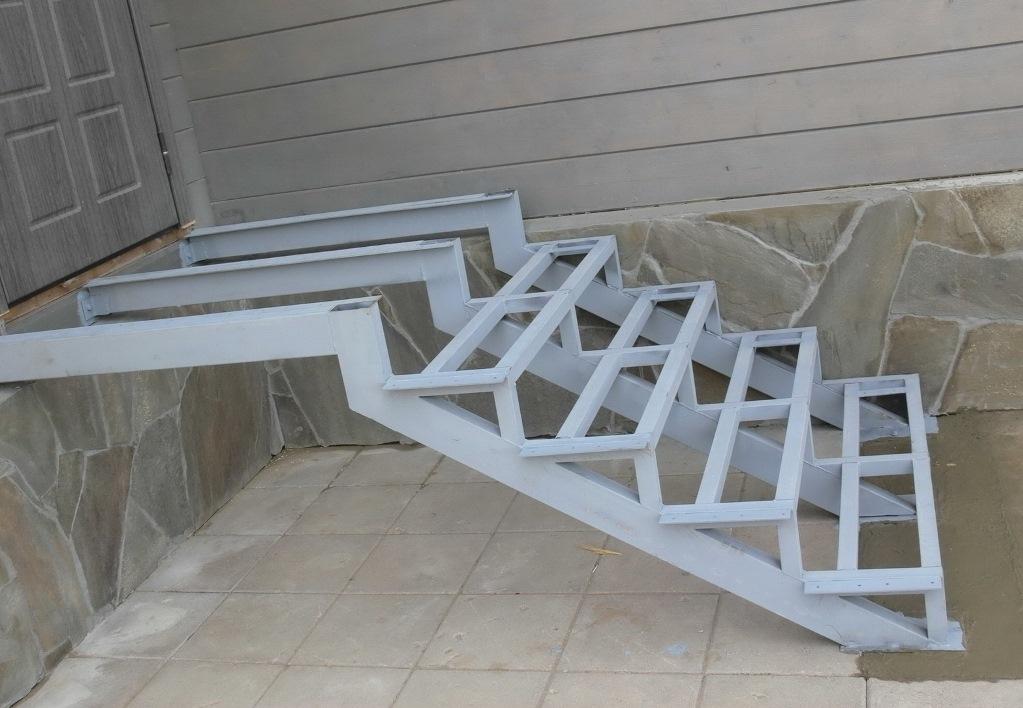 Лестницы на металлическом каркасе на второй этаж своими руками