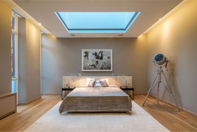 Дизайн потолков в спальне (53 фото). освещение. крашеные, клеевые, кассетные, реечные, натяжные, гипсокартонные и комбинированные виды