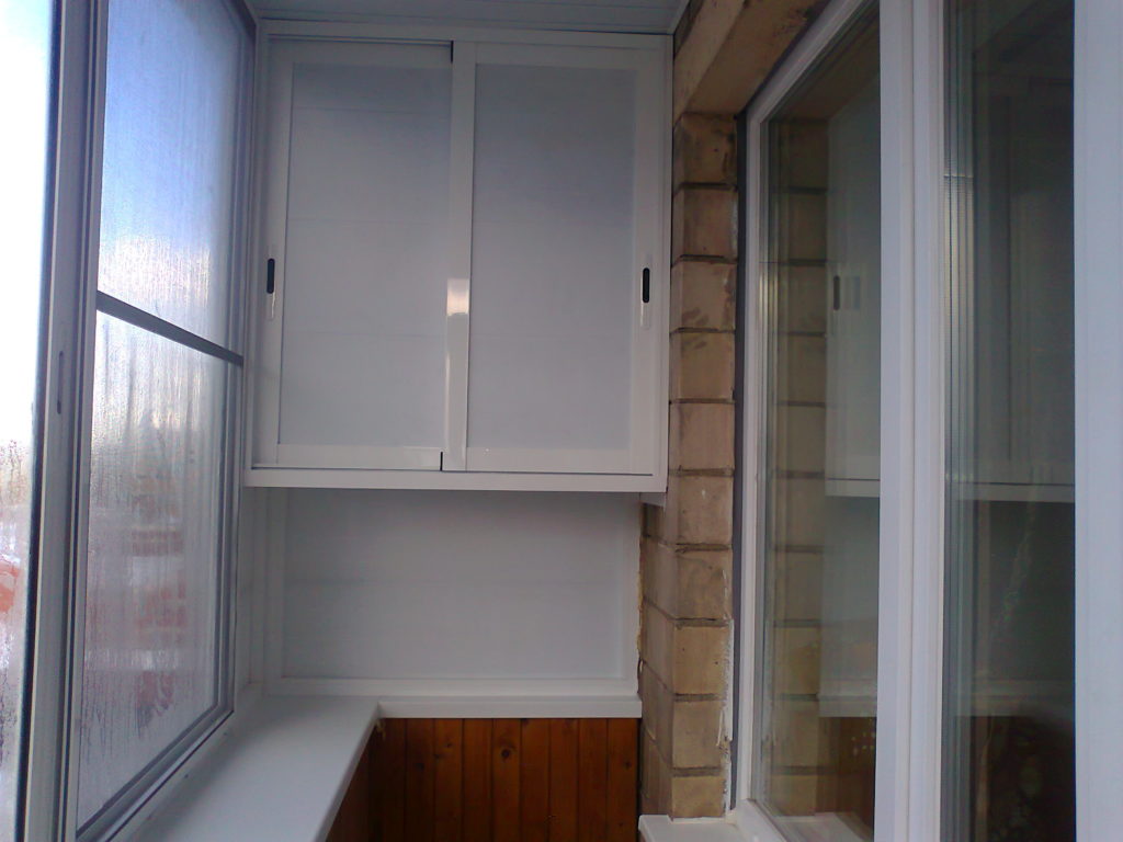 Шкаф на балкон, виды и характеристики - фото примеров
