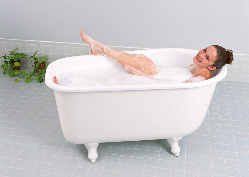 Как выбрать ванну - разновидности, критерии выбора, на что обращать внимание,высота акриловой,стальной ванны от пола,150х70 с ножками,объем стандартной ванны в литрах.