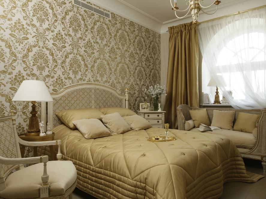 Обои для стен золотистые или позолоченные орнаменты: как подобрать подходящий стиль, в чем особенность оформления небольшой комнаты и как украсить стиль арт-деко