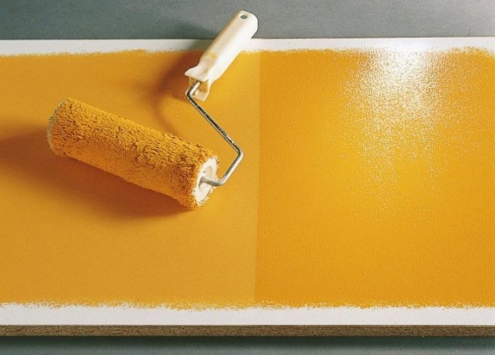 Как развести водоэмульсионную краску: когда это необходимо, правильные пропорции и инструкция работ | в мире краски