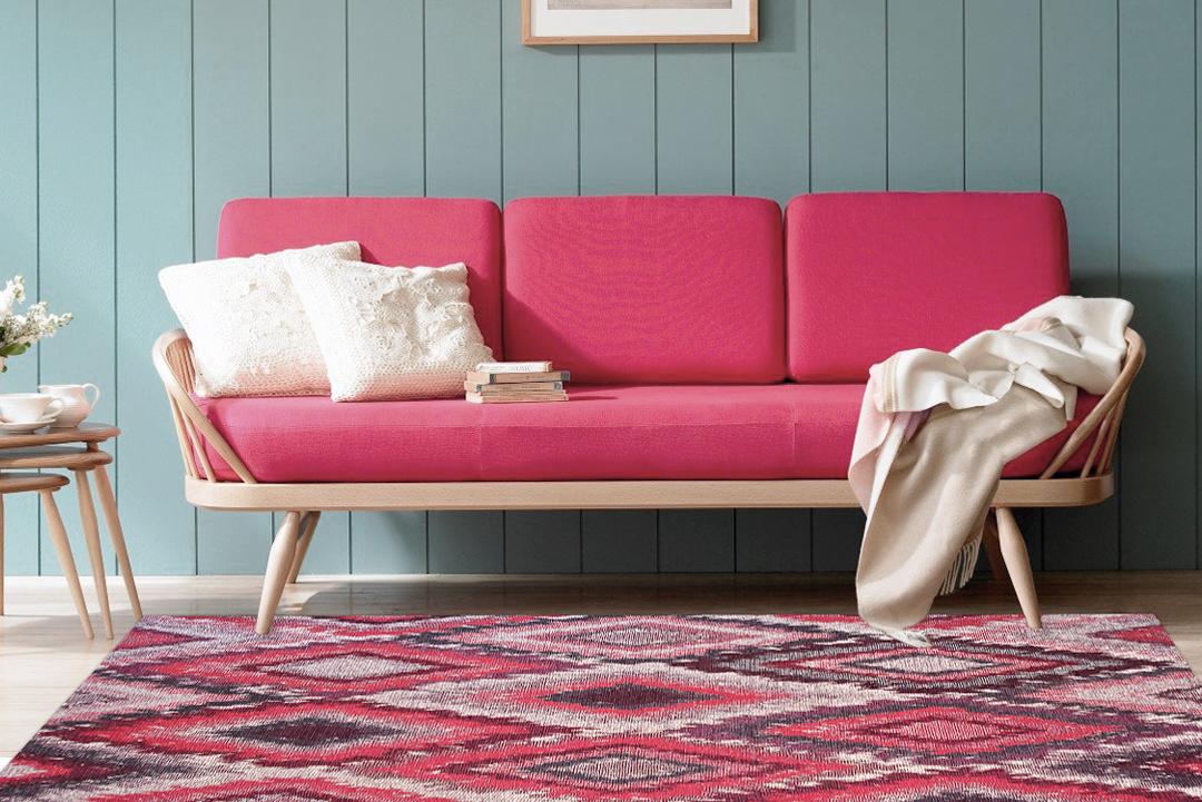 Красный диван в интерьере - фото