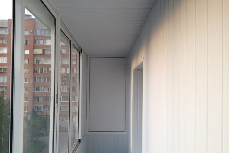 Отделка балкона пвх панелями - 80 фото лучших дизайнерских идей