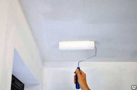 Технология нанесения грунтовки на потолок