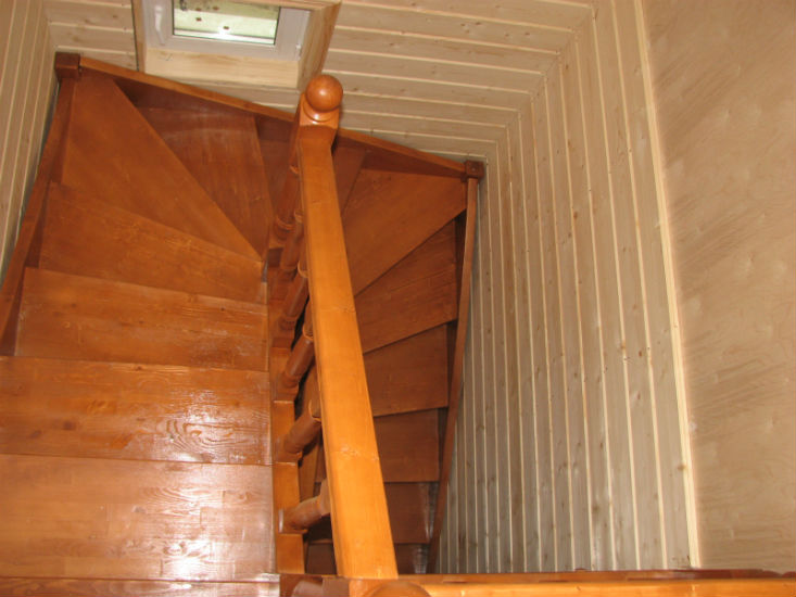 Как выбрать лестницу на второй этаж для дома и квартиры?