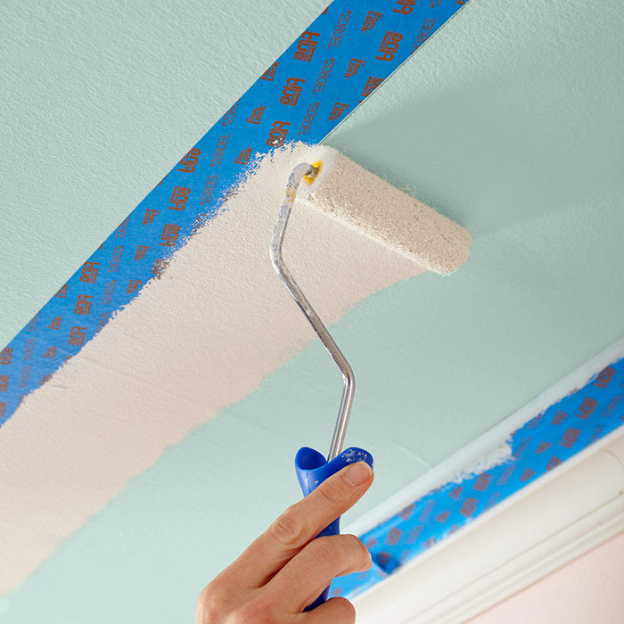 Как покрасить потолок на побелку