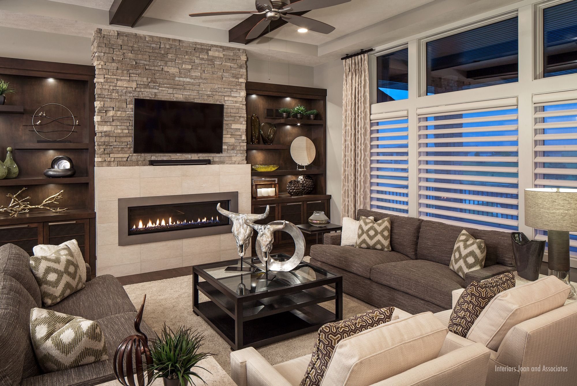 Телевизор и камин в гостиной комнате — советы по дизайну интерьера
