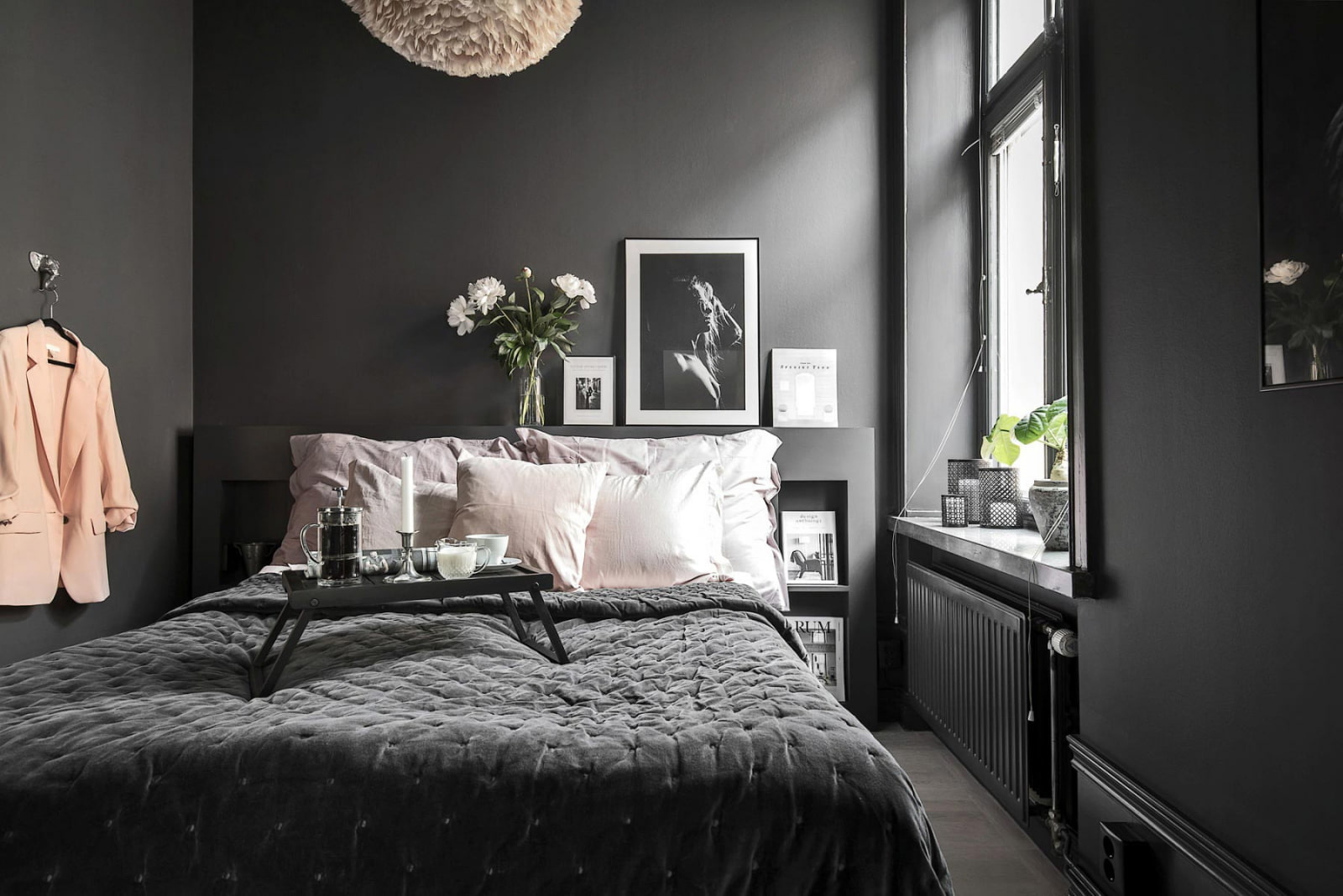 Черная спальня: креативные дизайнерские идеи, выбор стиля и мебели с фото