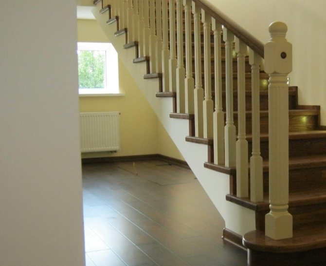 Чем лучше покрасить деревянную лестницу в доме - всё о лестницах