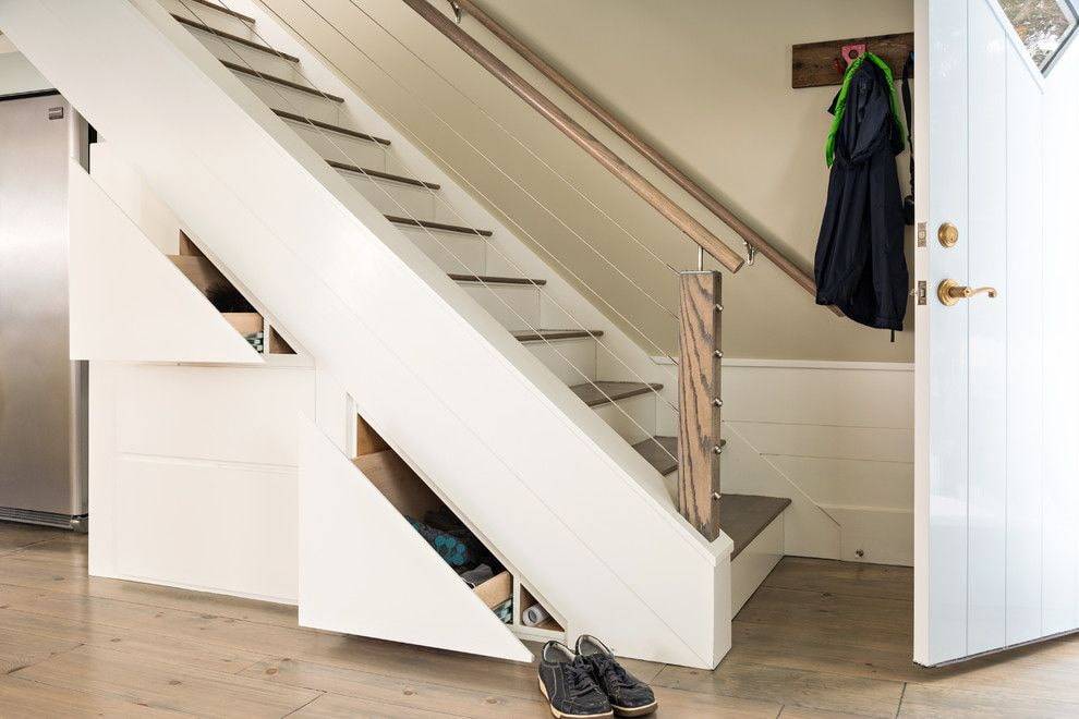 Шкаф под лестницей. советы по выбору комплектации.