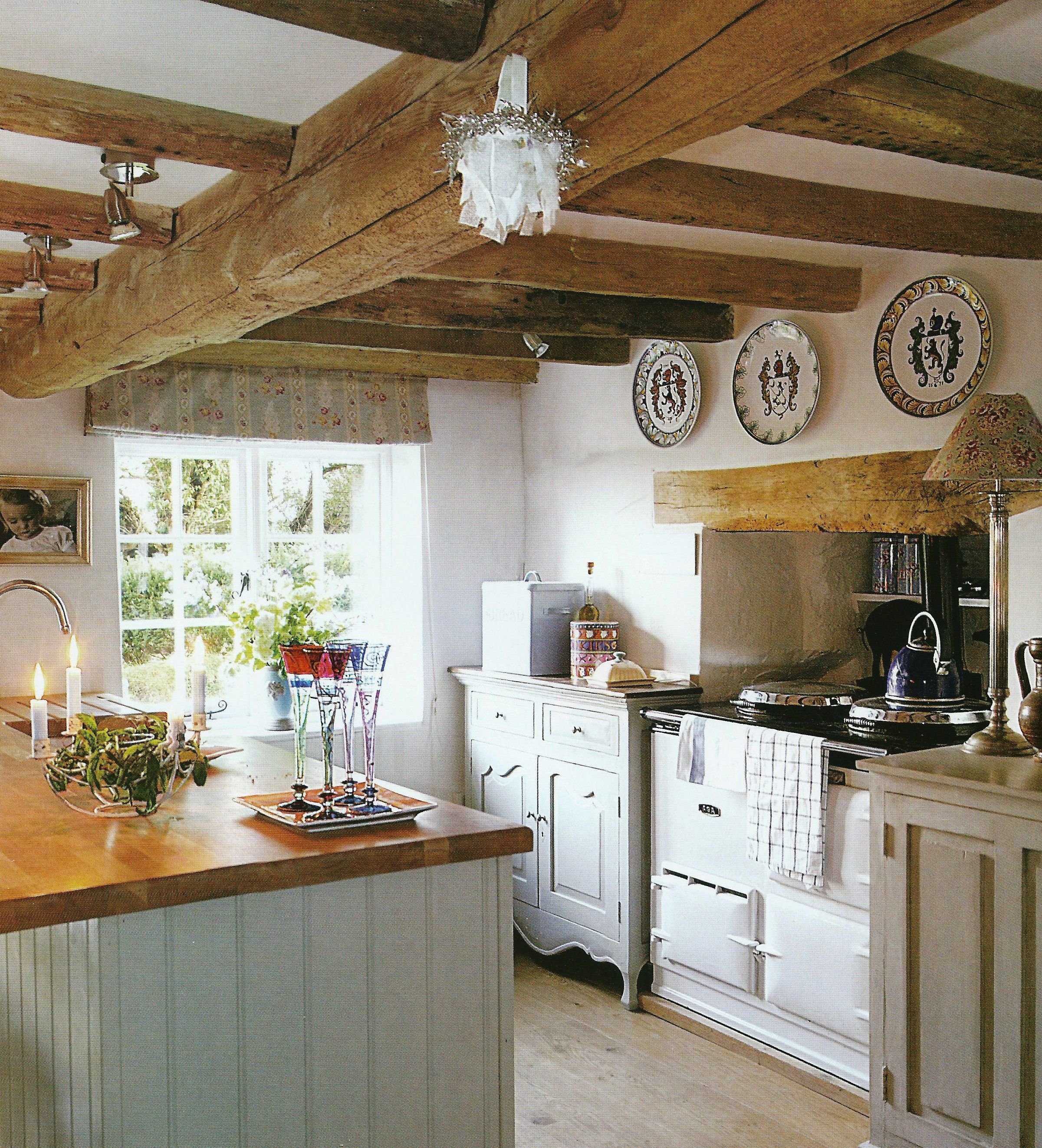 Дизайн кухни в деревенском стиле — оформление интерьера с фото