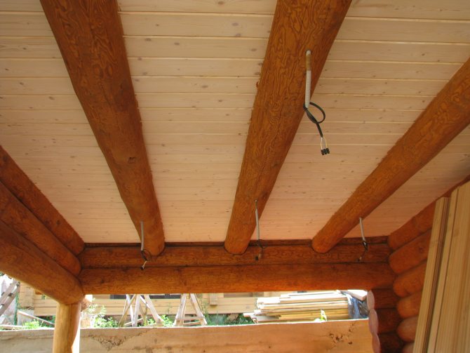 Потолок из вагонки: обшивка, монтаж, отделка, как правильно обшить потолок своими руками, как сделать укладку, как установить потолочную вагонку