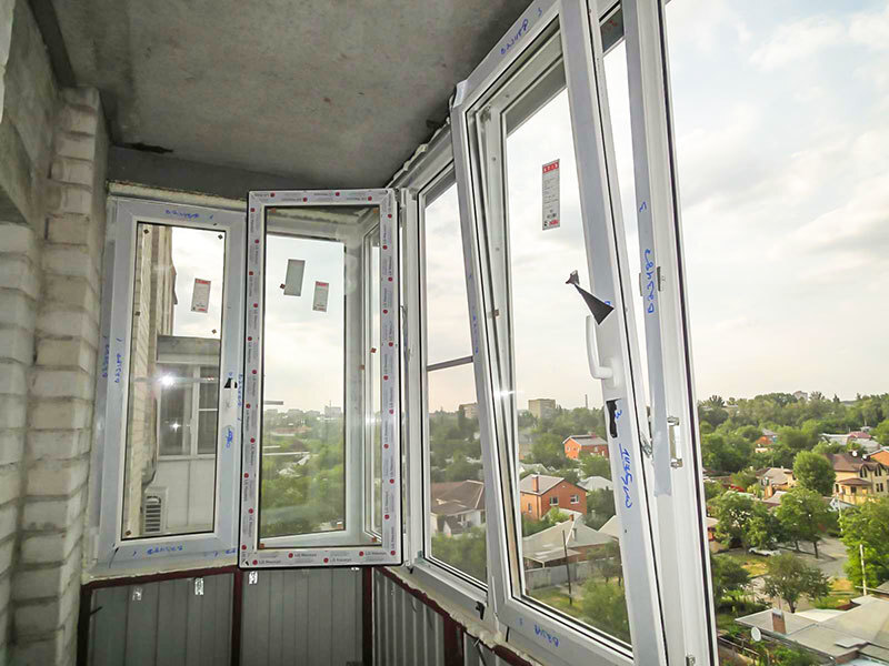 Какие окна лучше ставить на балкон - советы специалиста