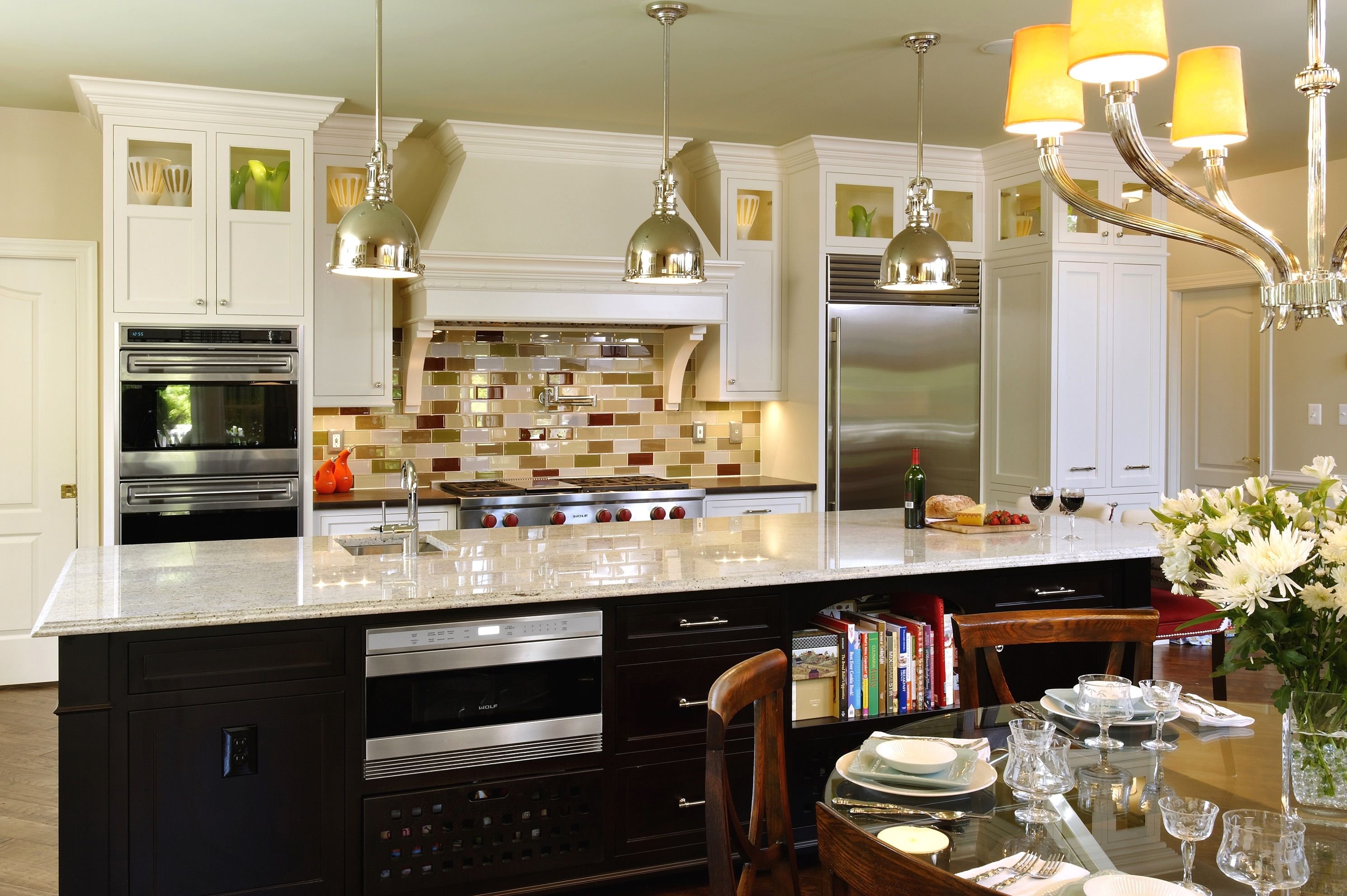Освещение рабочей зоны на кухне и в гостиной над обеденным столом: как правильно организовать, люстры для маленьких кухонь
 - 30 фото