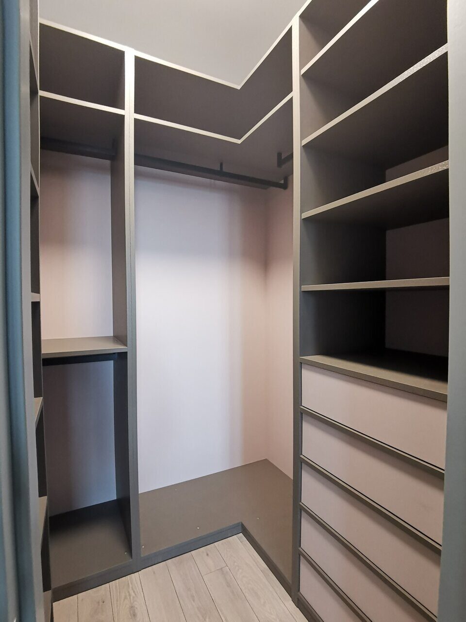 Создание проекта и дизайна гардеробной комнаты из кладовки: +фото и видео