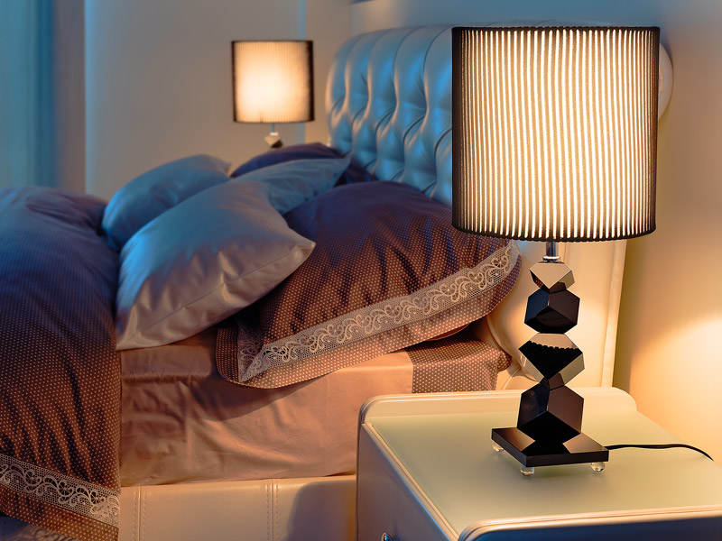 Как подобрать настольные светильники в спальню: 20 оригинальных фото