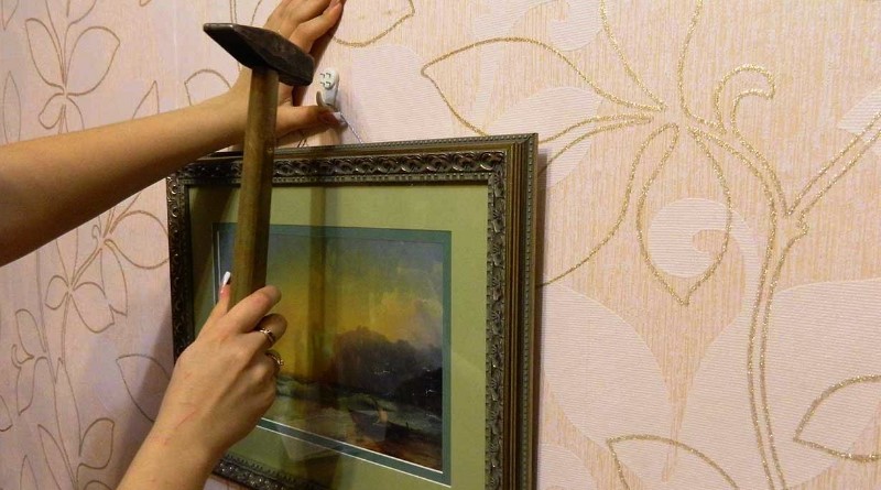 Способы повесить картину без гвоздей