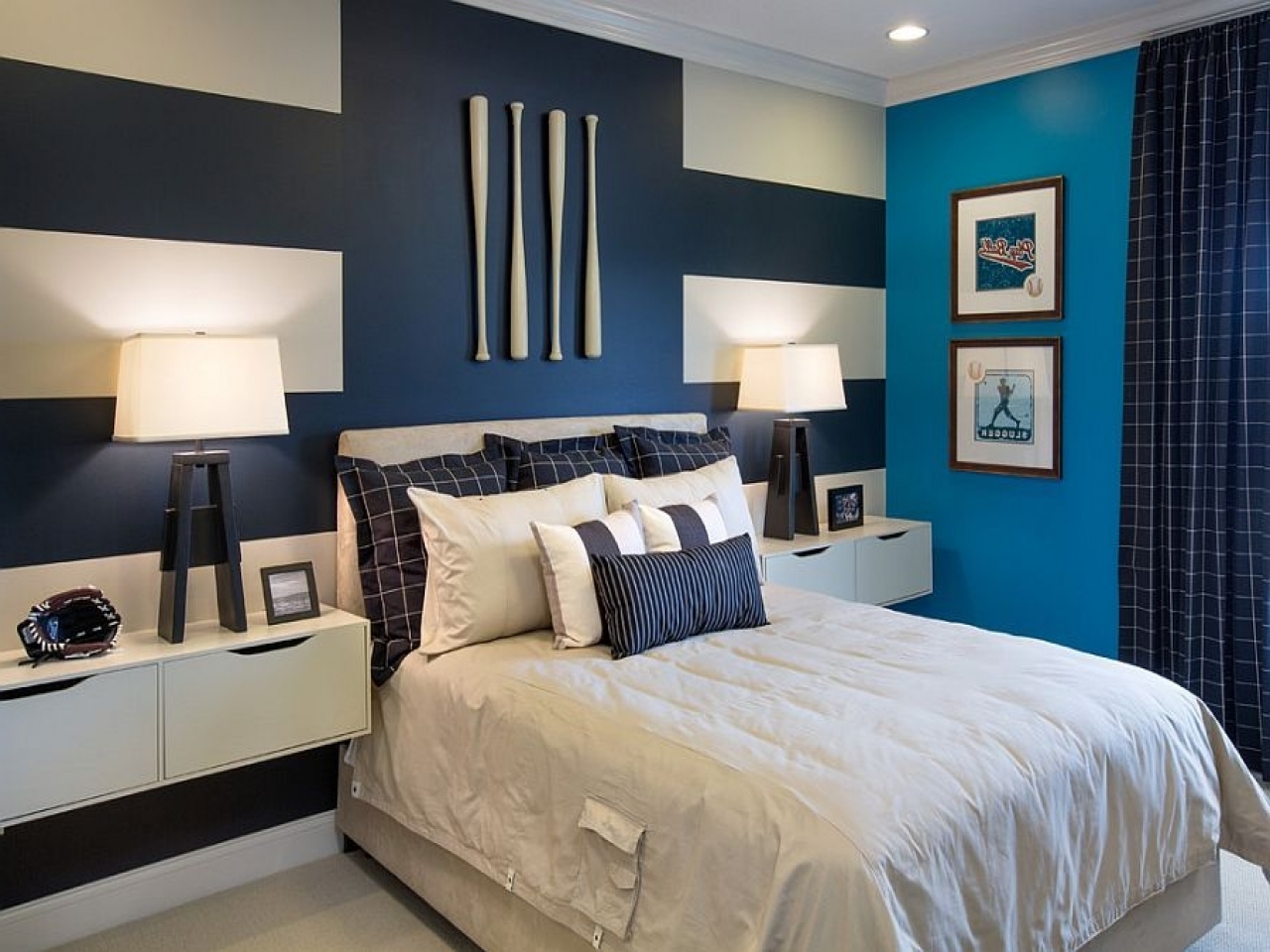 Дизайн спальной комнаты в синем цвете с фото