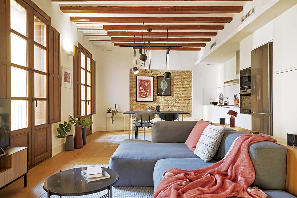 Деревянный потолок: 90 фото, стильные идеи для интерьера квартиры и дома