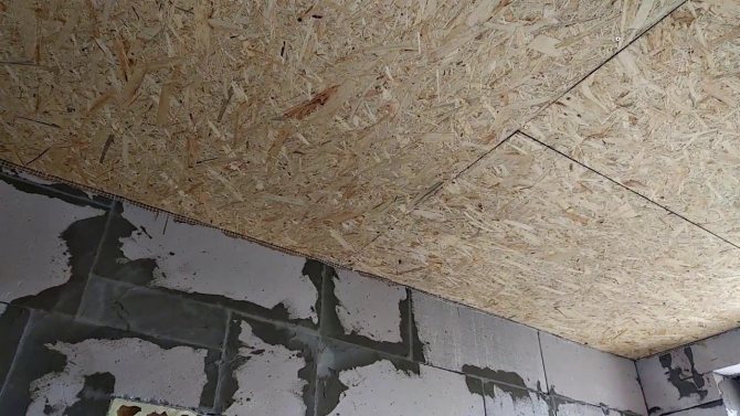Потолок из осб плит и его отделка: монтаж по деревянным балкам чернового и чем обшить